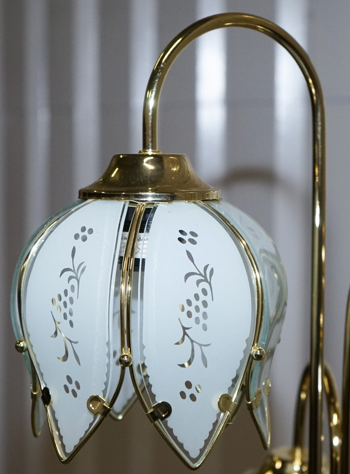 VINTAGE MID CENTRY HOLLYWOOD REGENCY BRASS WHITE TULIP GLASS FLOOR LAMP