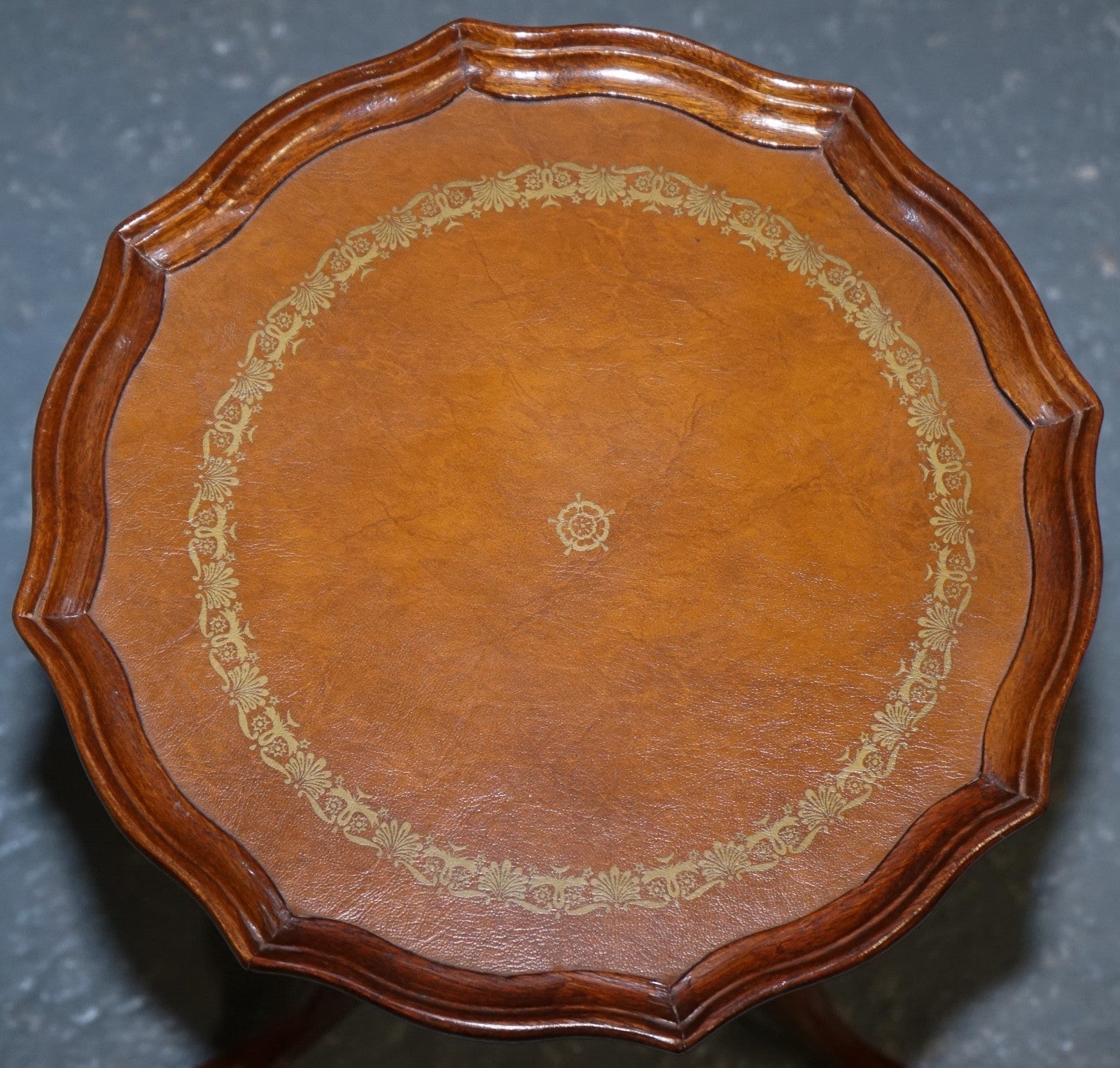 VINTAGE GEORGIAN STYLE TRIPOD TABLE WITH SCALLOPED EDGE & BROWN LEATHER TOP