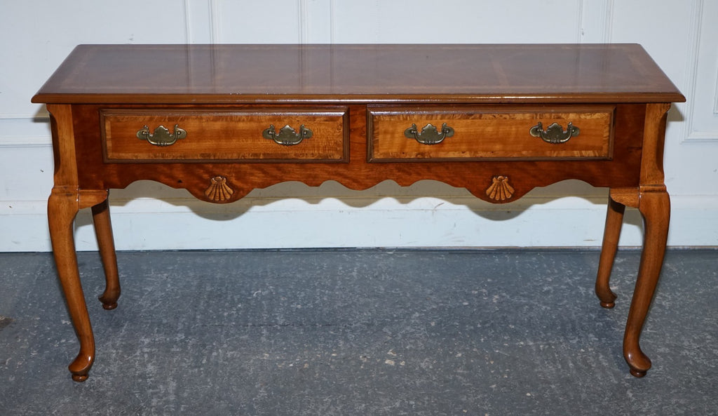GEORGIAN STYLE WALNUT SIDE CONSOLE TABLE ON CABRIOLE LEGS CIRCA 1980'S