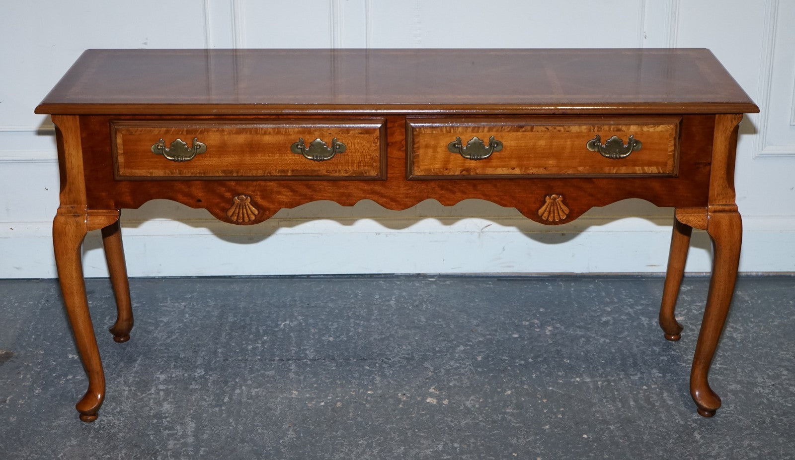 GEORGIAN STYLE WALNUT SIDE CONSOLE TABLE ON CABRIOLE LEGS CIRCA 1980'S