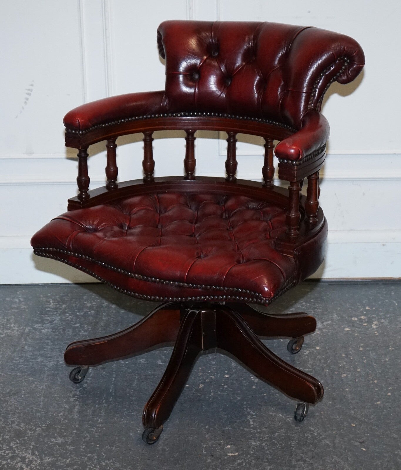 FINE 1950'S BURGUNDY CHESTERFIELD LEATHER CAPTAINS SWIVEL DESK CHAIR