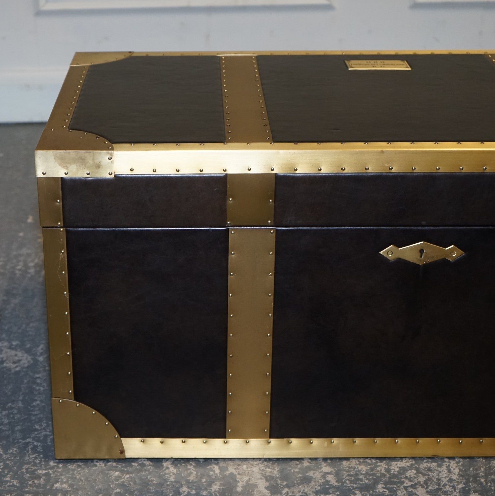 TIMOTHY OULTON CUMBERLAND COLLECTION STORAGE TRUNK WITH RED VELVET LINING