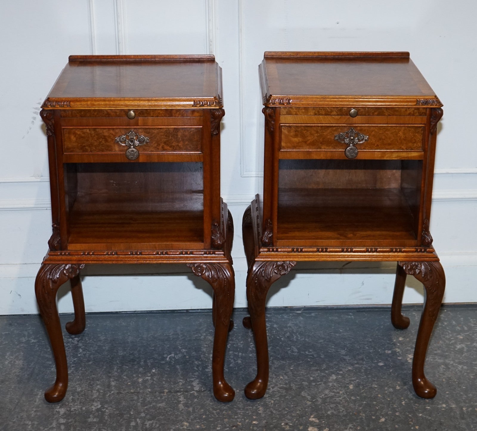 ANTIQUE RESTORED PAIR OF 1920S ART DECO QUEEN ANNE BEDSIDE TABLES NIGHTSTANDS