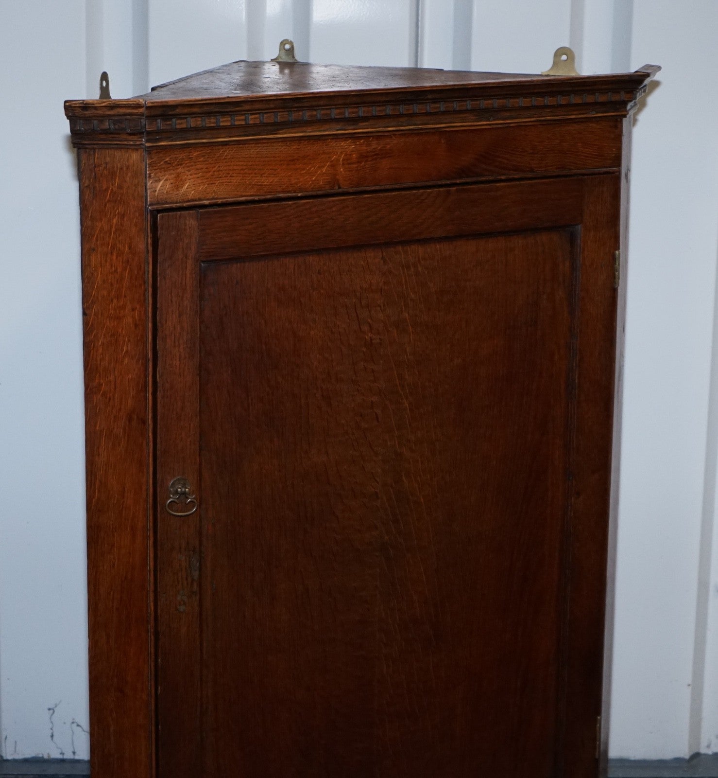 ANTIQUE ENGLISH OAK HANGING CORNER CUPBOARD CABINET