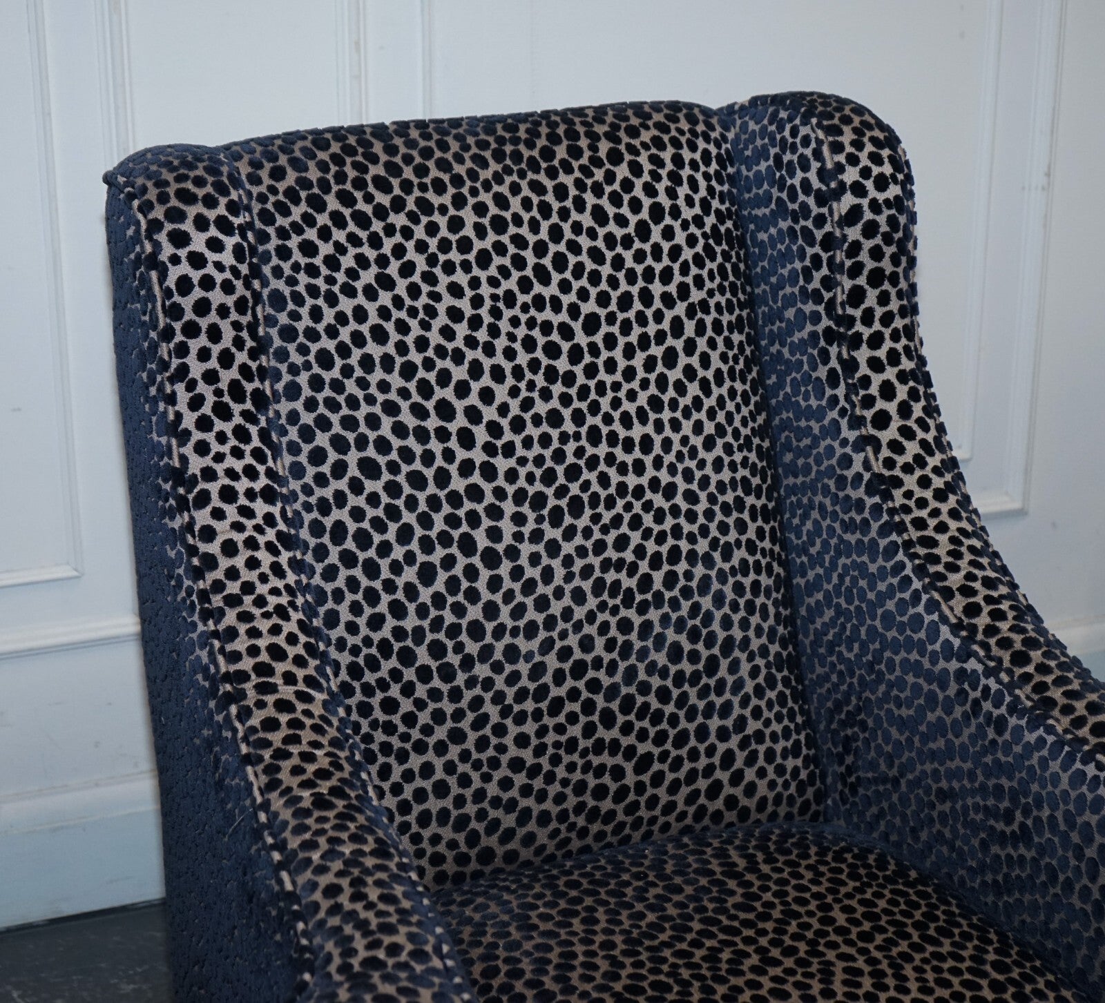 BEAUTIFUL PAIR OF NAVY BLUE LEOPARD PRINT FLAT ARM ARMCHAIRS