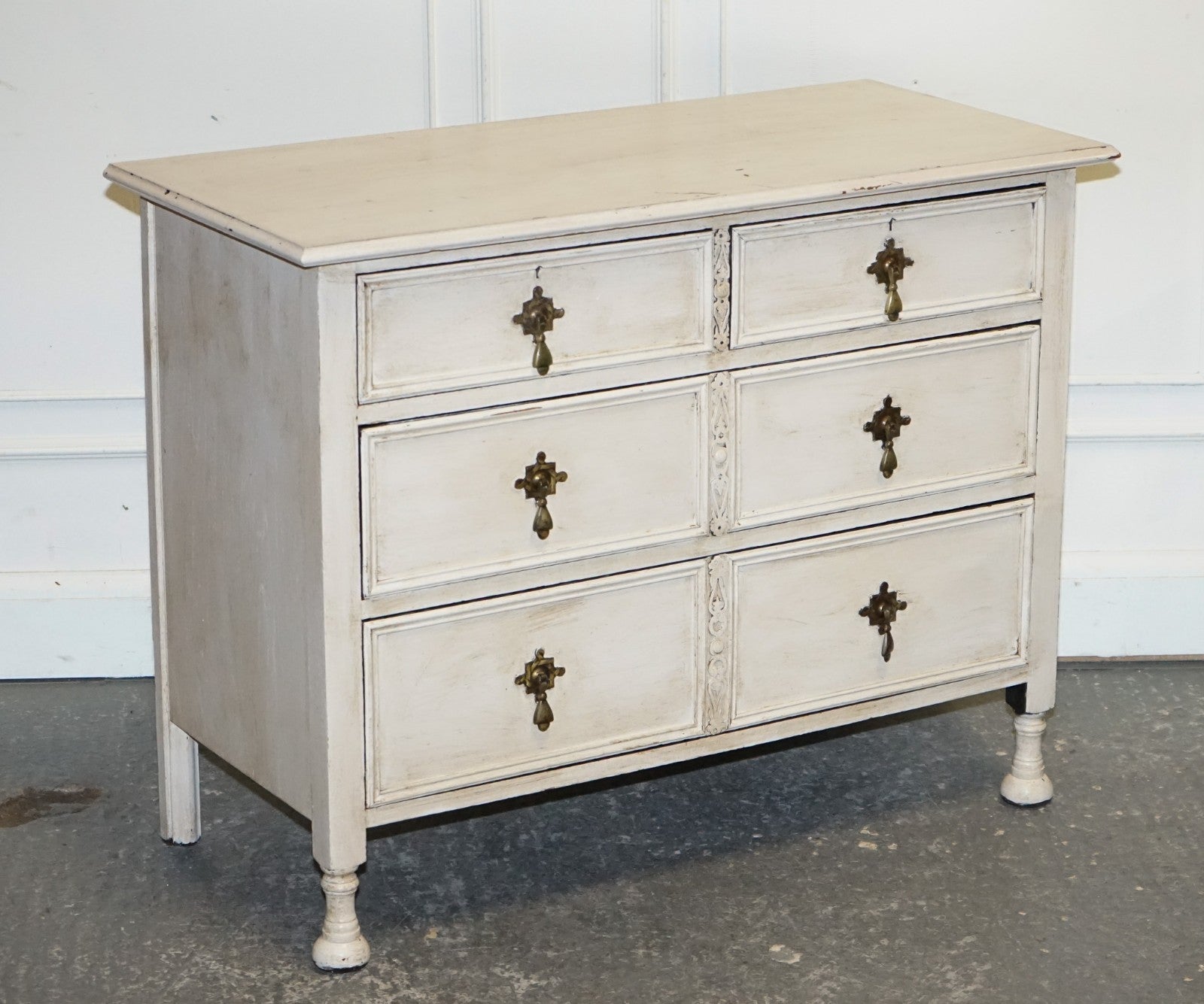 ANTIQUE VICTORIAN HAND PAINTED IVORY WHITE CHEST OF DRAWERS WITH BRASS HANDLES