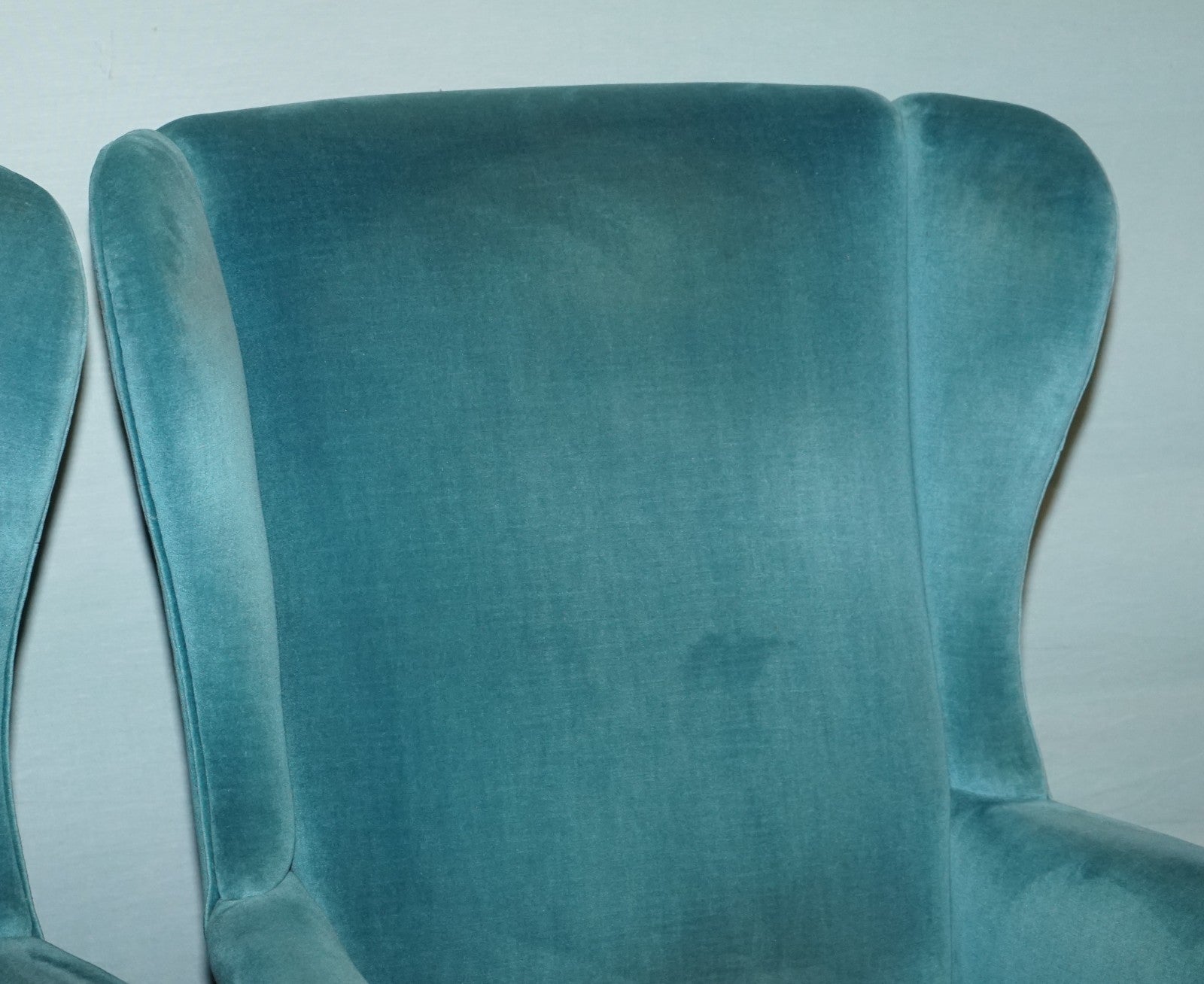 MID CENTURY VINTAGE PAIR OF PARER KNOLL FROXFIELD BLUE FABRIC WINGBACK ARMCHAIRS