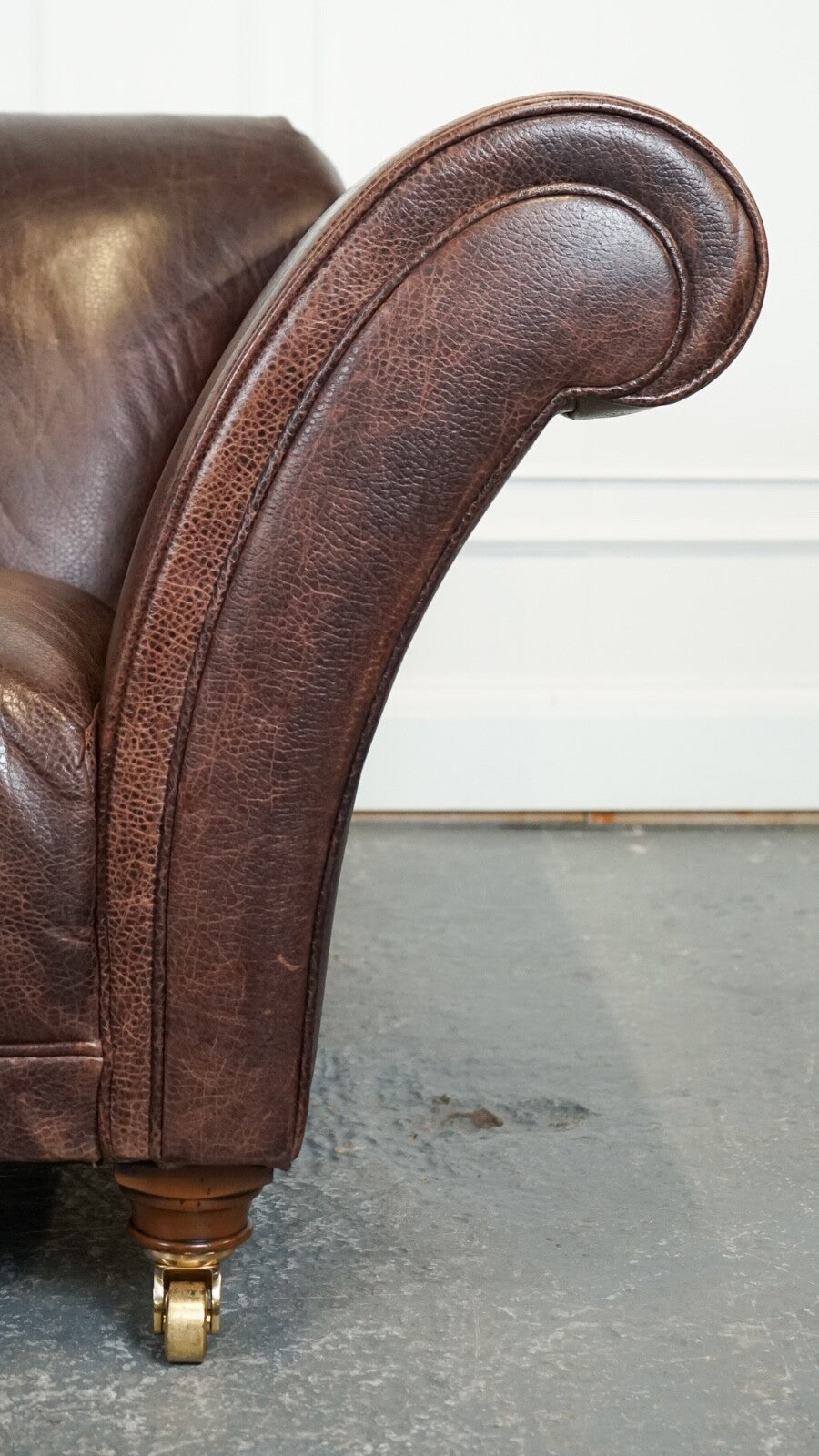 STUNNING FISHPOOLS HERITAGE BROWN LEATHER 2 TO 3 SEATER SOFA