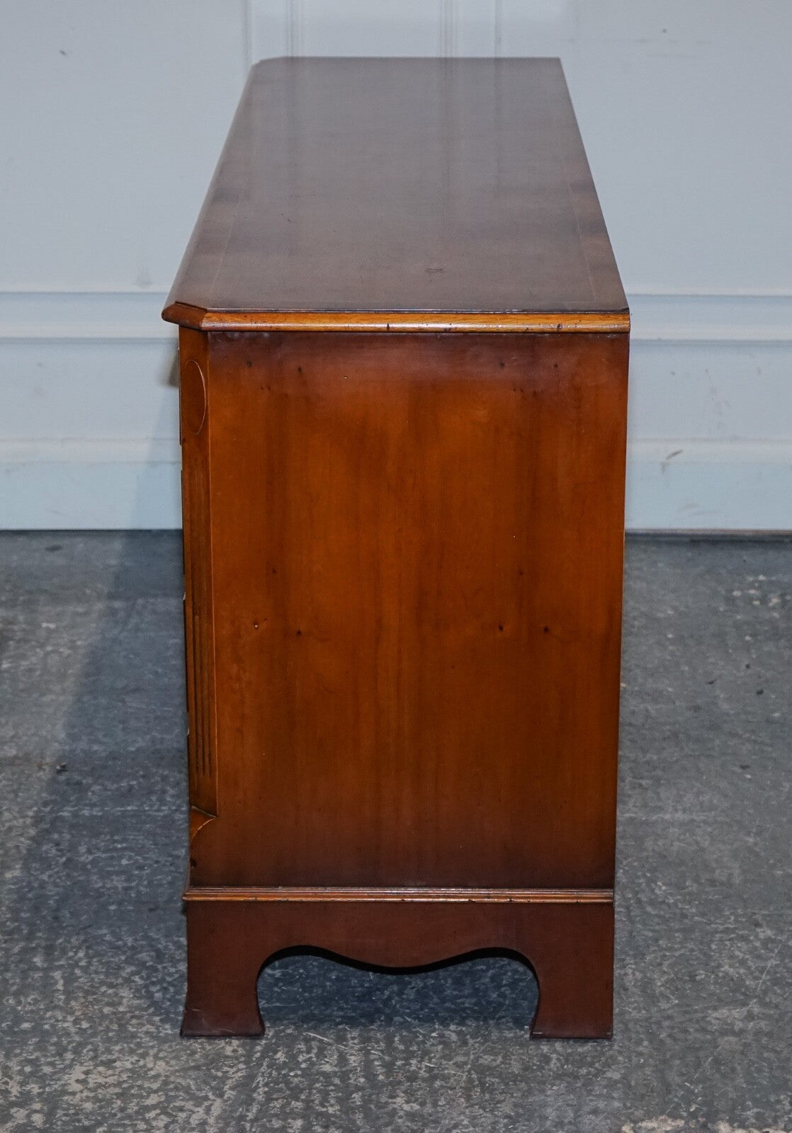 GEORGIAN STYLE H.G. HUDSON BURR WALNUT SIDEBOARD BANK OF DRAWERS QUALITY MADE