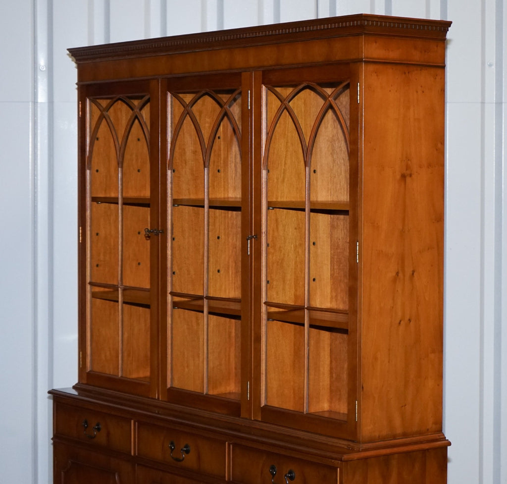 VINTAGE ENGLISH BURR YEW WOOD 3 DOOR GLAZED DISPLAY BOOKCASE CABiNET