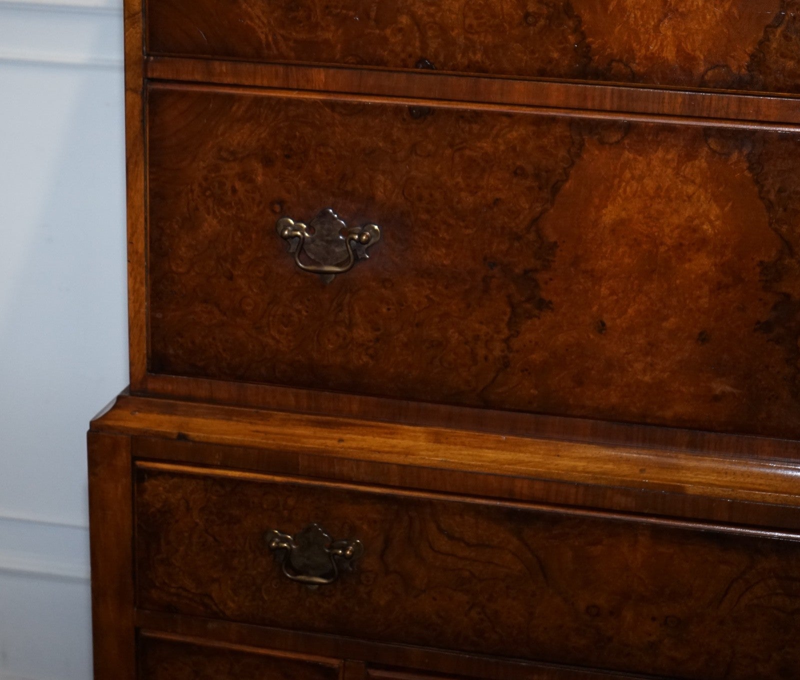 ANTIQUE GEORGIAN STYLE BURR WALNUT CHEST ON STAND WITH QUEEN ANNE LEGS