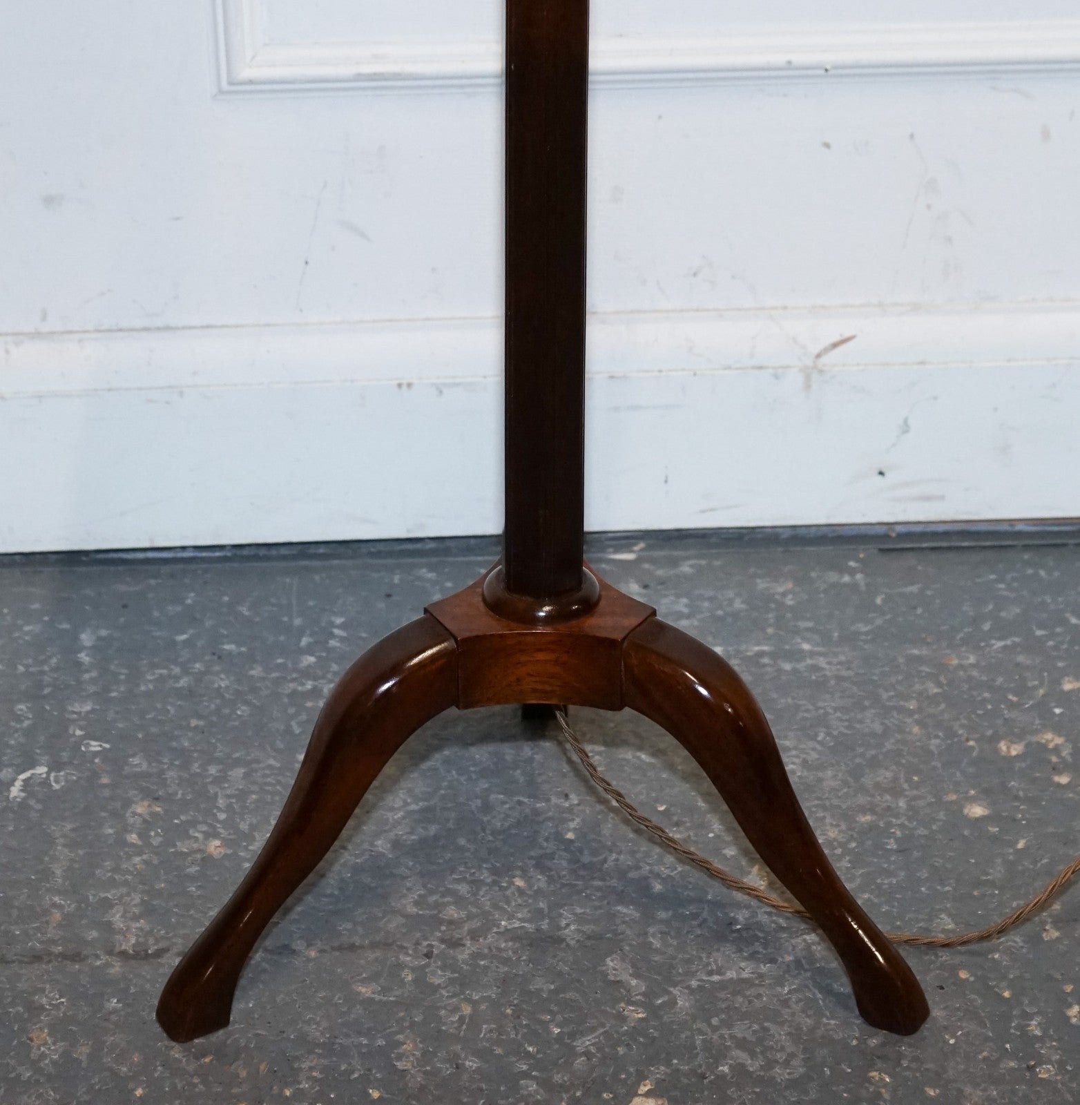 RARE HARRODS LONDON ENGLISH READING LAMP STAND SIDE TABLE WITH LAMP