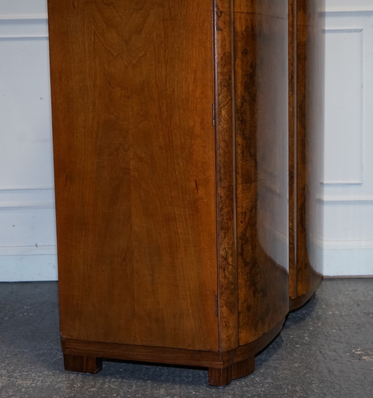 ANTIQUE CIRCA 1930'S ENGLISH BURR WALNUT ART DECO TWO DOOR WARDROBE