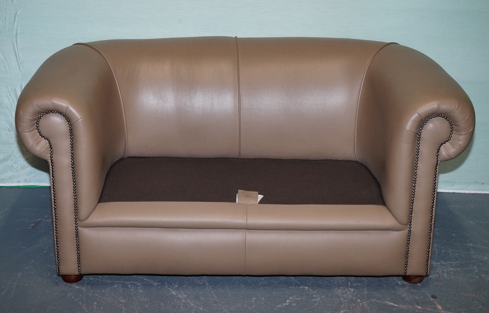 VINTAGE CHESTERFIELD ANDREW MUiRHEAD TAN LEATHER TUB TWO SEATER SOFA STUD DETAIL