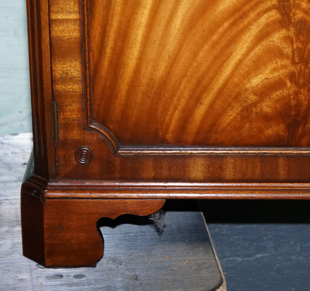 ViNTAGE BEVAN FUNNELL HARDWOOD BREAKFRONT BOOKCASE DISPLAY CABINET