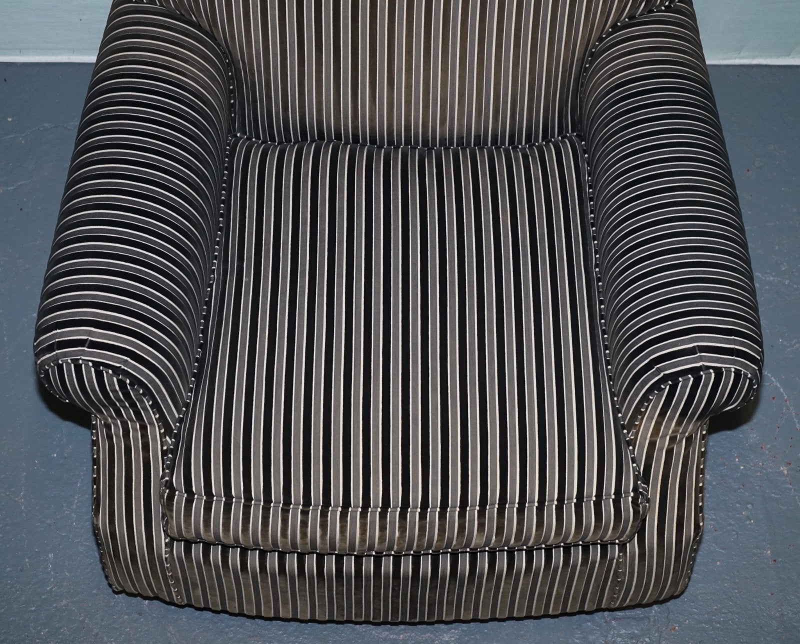 VINTAGE RALPH LAUREN FOR HENREDON STRIPED UPHOLSTERED CHAiR