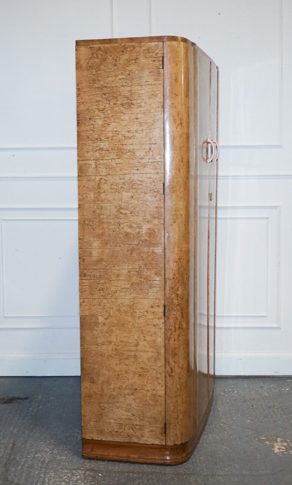 BEAUTIFUL ART DECO BLONDE WALNUT DOUBLE DOOR WARDROBE ARMOiRE