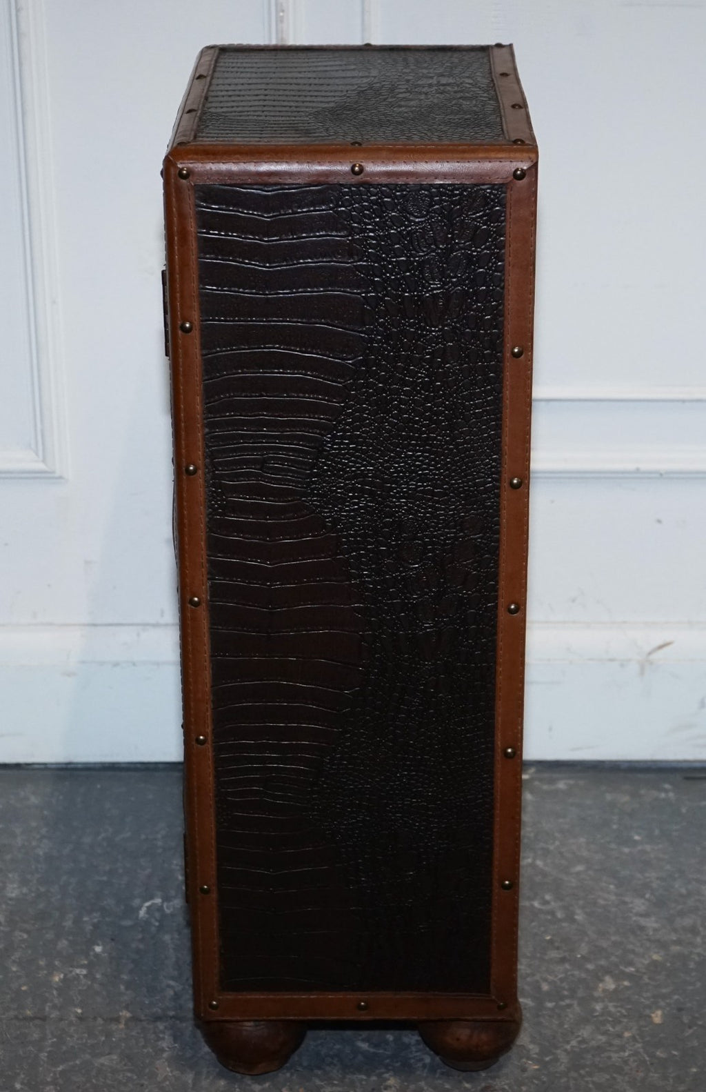VINTAGE FAUX CROCODILE BROWN LEATHER SUITECASE TRUNK CUPBOARD LEATHER HANDLE