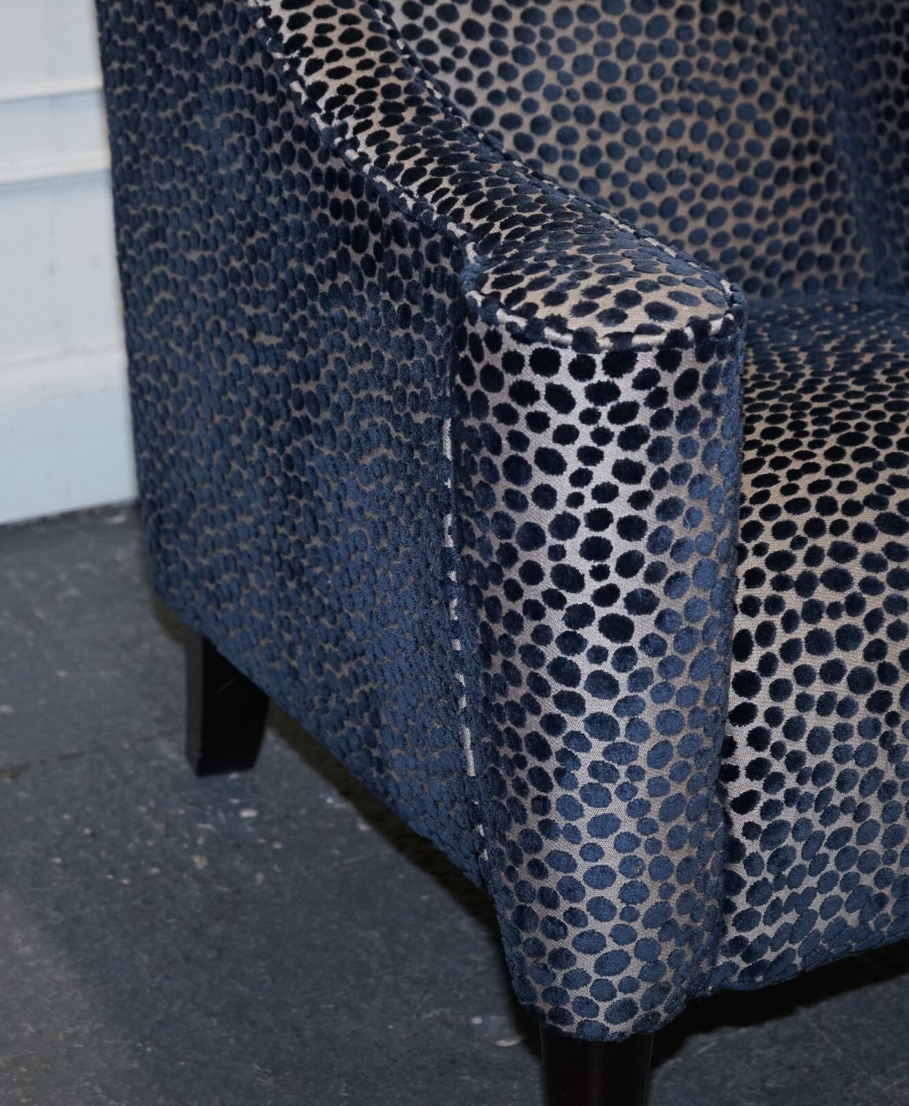 BEAUTIFUL PAIR OF NAVY BLUE LEOPARD PRINT FLAT ARM ARMCHAIRS
