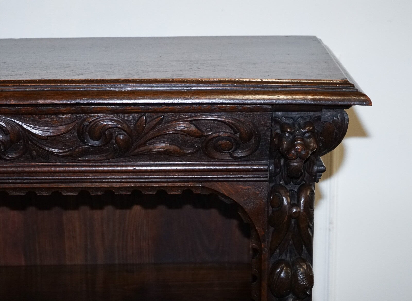 ANTIQUE CIRCA 1800 OAK GREENMAN & LIONHEADS DWARF OPEN BOOKCASE