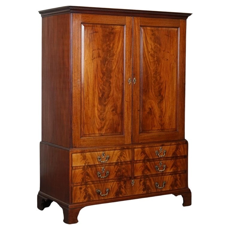 1800 ANTIQUE ENGLISH GEORGIAN FLAMED HARDWOOD LINEN PRESS WARDROBE ARMOIRE J1