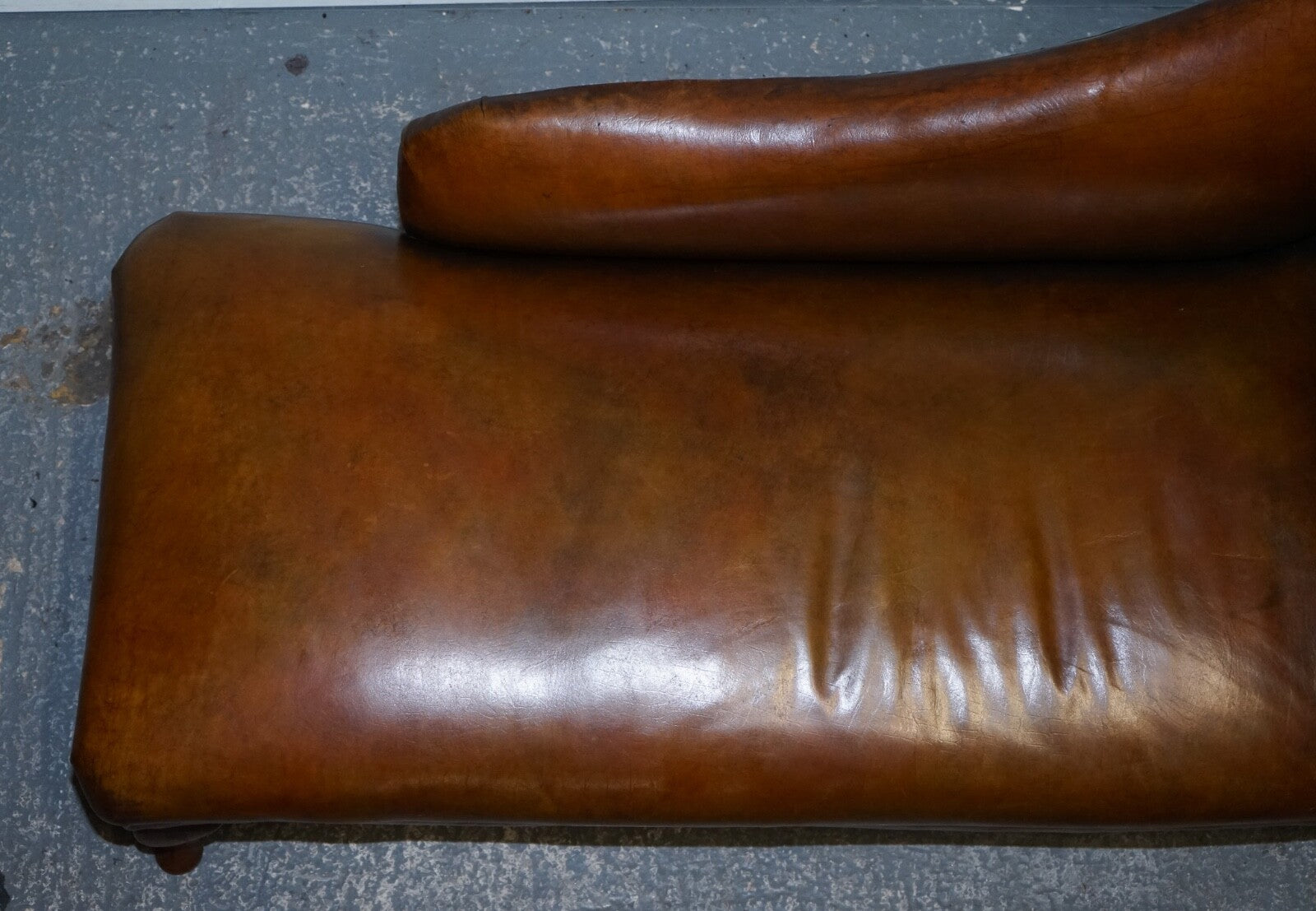 ANTIQUE RESTORED VICTORIAN BROWN LEATHER HAND DYED CHAISE LOUNGE SETTEE