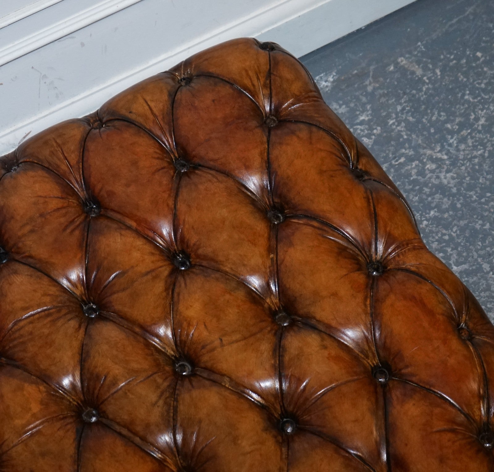 STUNNING LARGE HAND DYED BROWN LEATHER CHESTERFIELD FOOTSTOOL OTTOMAN