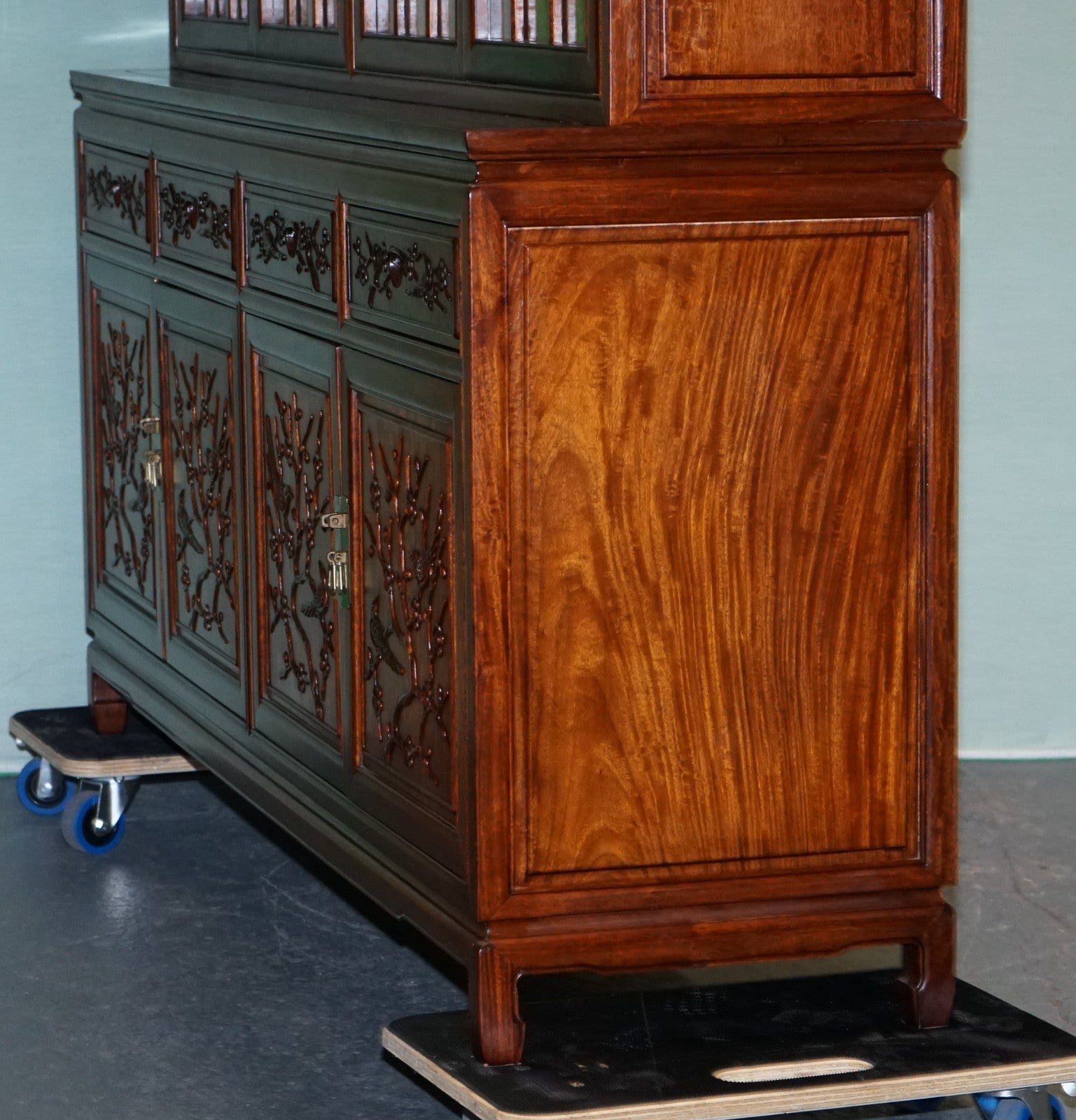LARGE VINTAGE ORIENTAL CHINESE CARVED SOLID BOOKCASE DISPLAY CABINET WITH LIGHTS