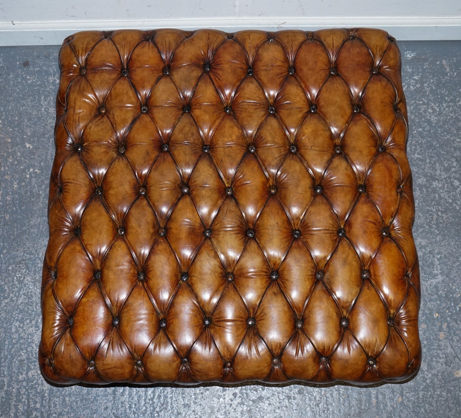 STUNNING LARGE HAND DYED BROWN LEATHER CHESTERFIELD FOOTSTOOL OTTOMAN