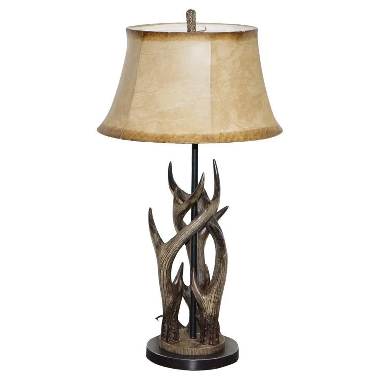 VINTAGE RUSTIC COUNTRY FAUX ANTLER TABLE LAMP WITH MATCHING SHADE