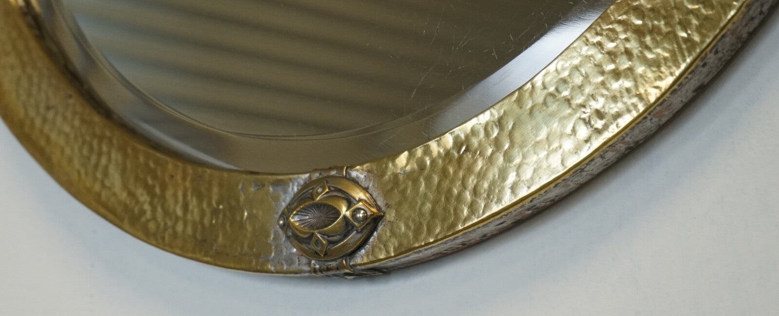 ARTS & CRAFTS LIBERTYS OF LONDON HAMMERED BRASS WALL MIRROR CIRCA 1910