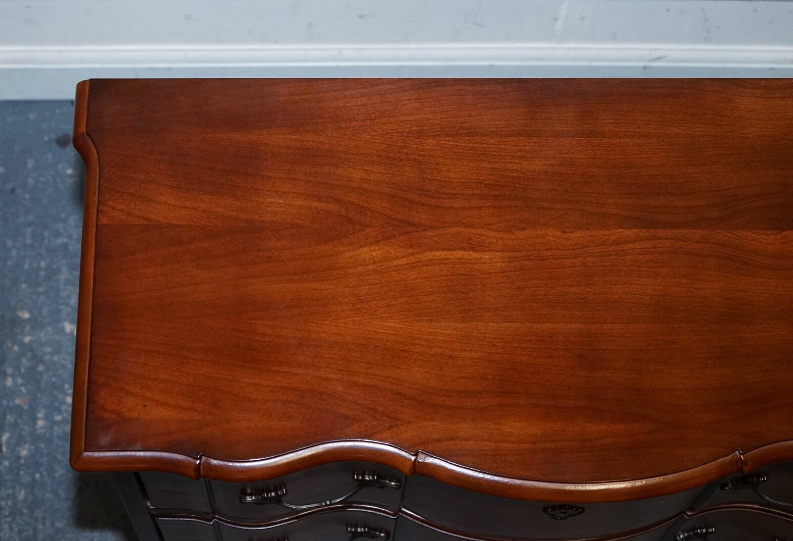 RALPH LAUREN VINTAGE GEORGIAN STYLE SERPENTINE FRONTED HARDWOOD CHEST OF DRAWERS