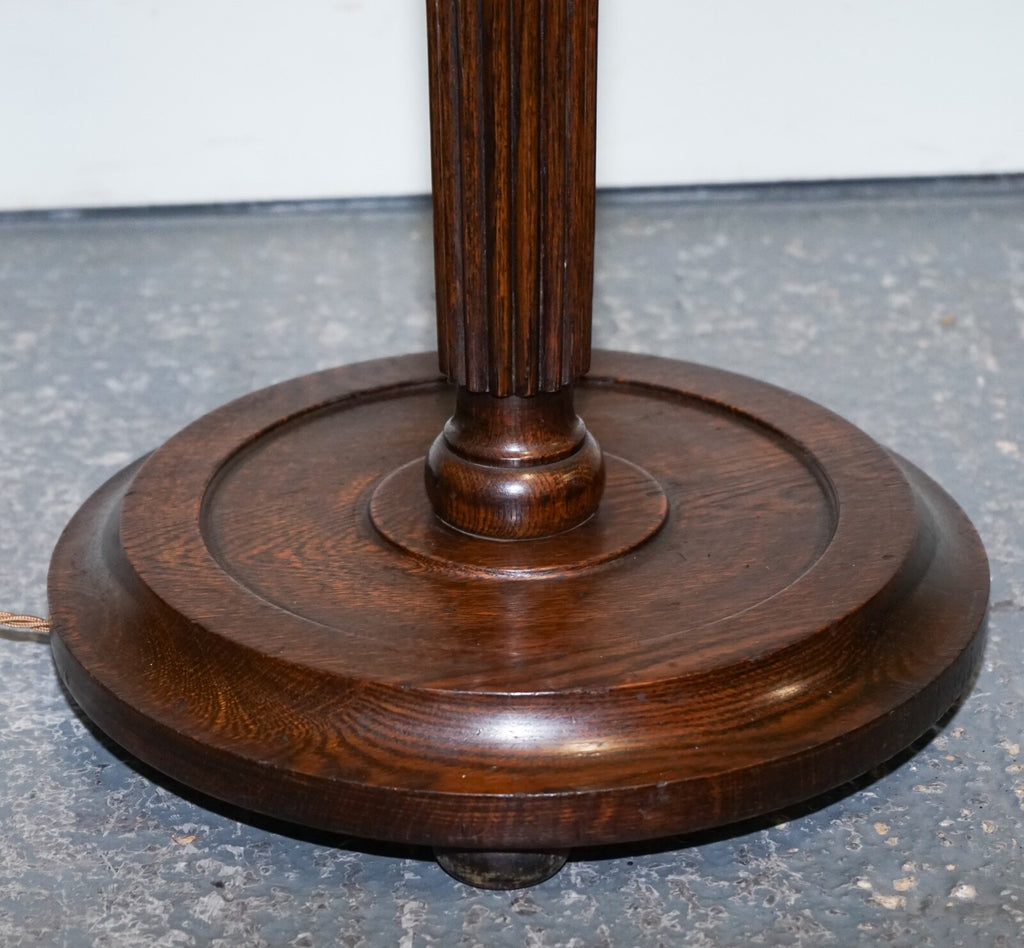 ANTIQUE TRADITIONAL OAK STANDARD FLOOR LAMP