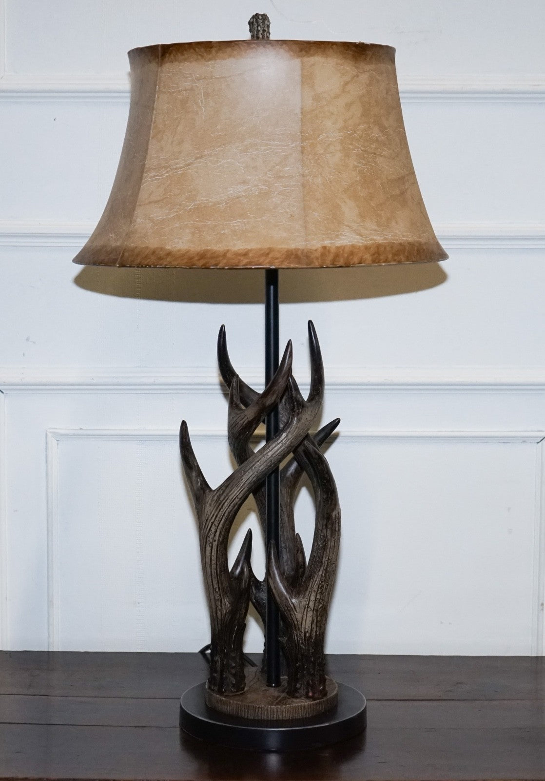 VINTAGE RUSTIC COUNTRY FAUX ANTLER TABLE LAMP WITH MATCHING SHADE