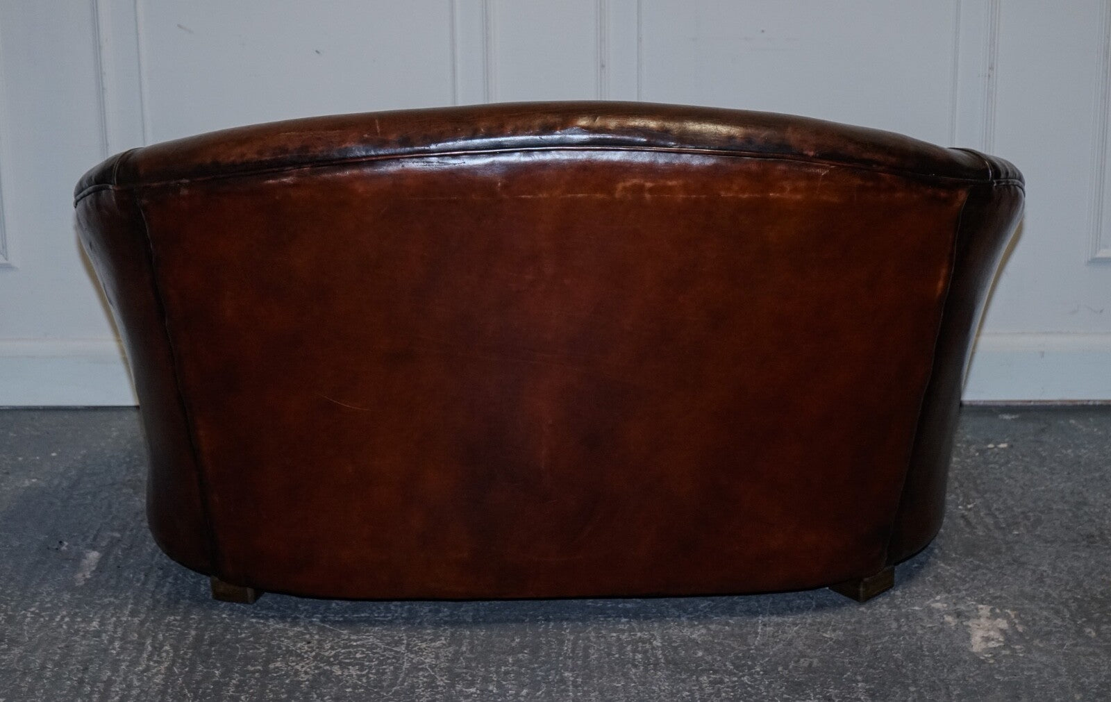 1920'S ART DECO RESTORED HAND DYED WHISKEY BROWN SUITE SOFA ARMCHAIRS FOOTSTOOLS