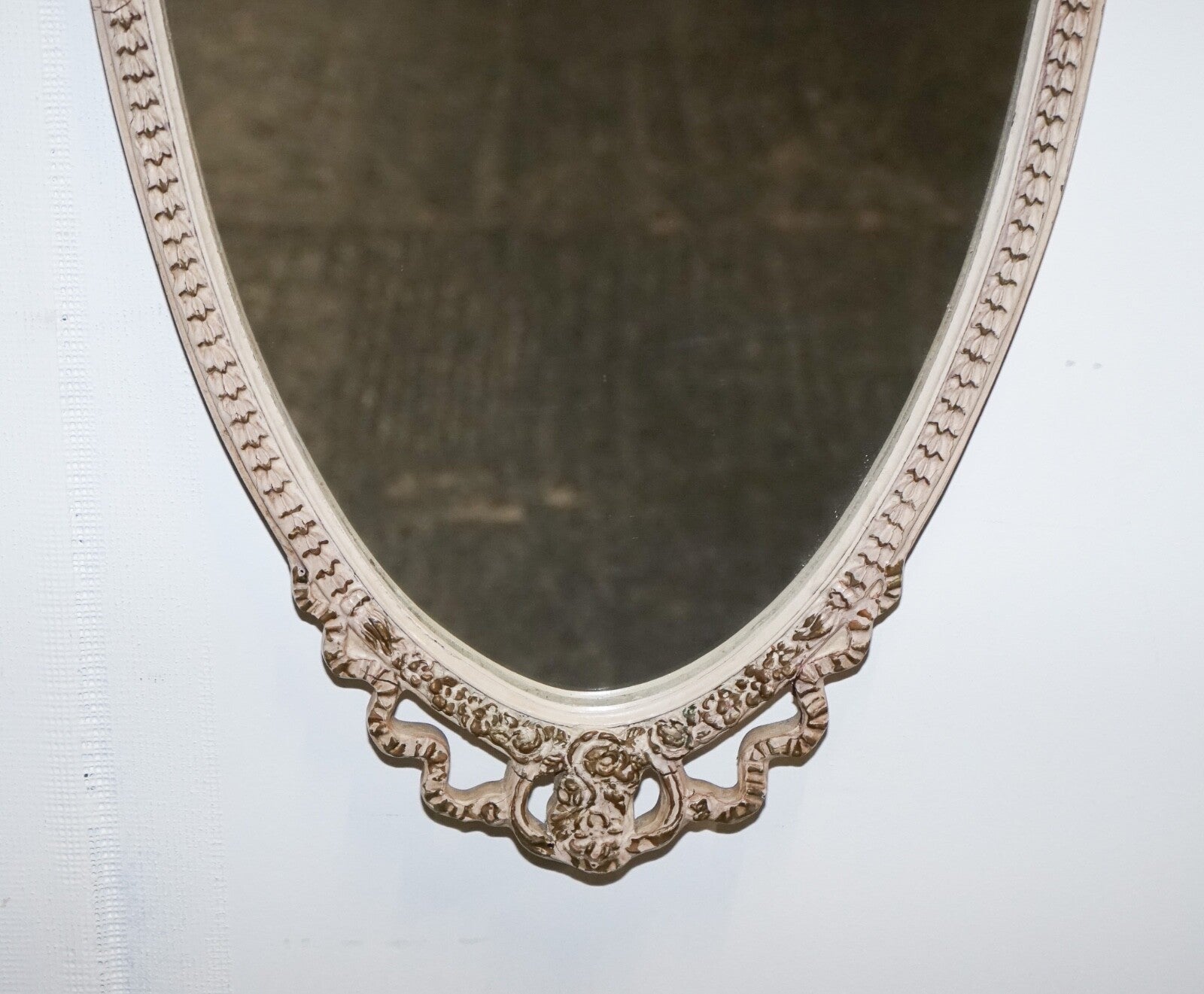 BEAUTIFUL VINTAGE OVAL LONG WALL CARVED FRENCH MiRROR