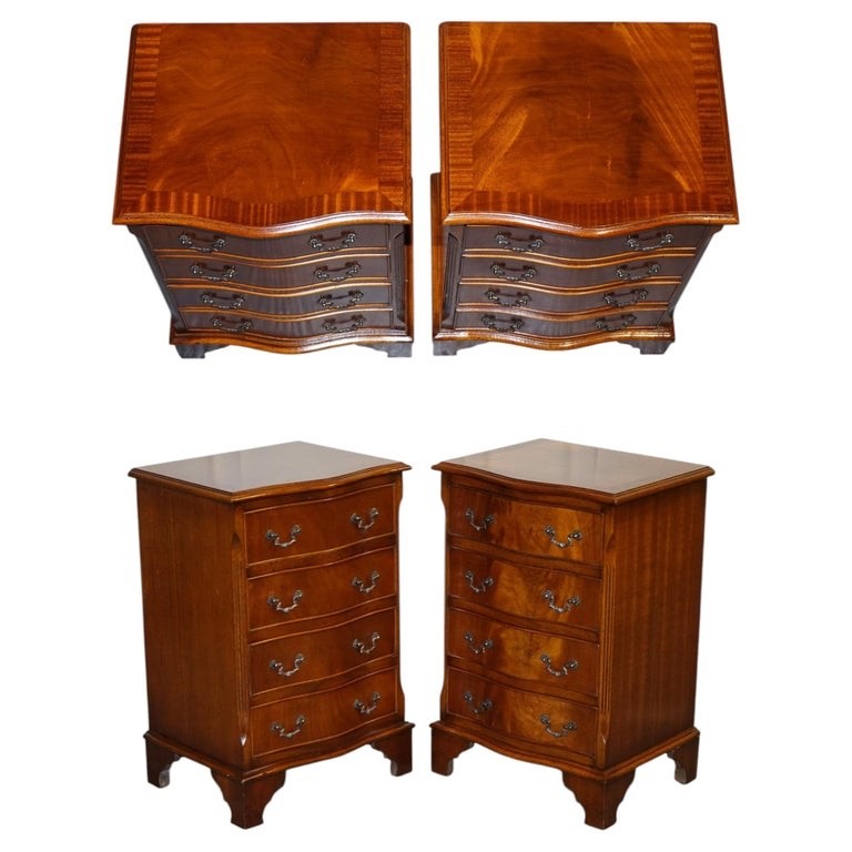 PAIR OF SERPENTINE GEORGIAN STYLE  NIGHTSTANDS BEDSIDE TABLES WITH FOUR DRAWERS