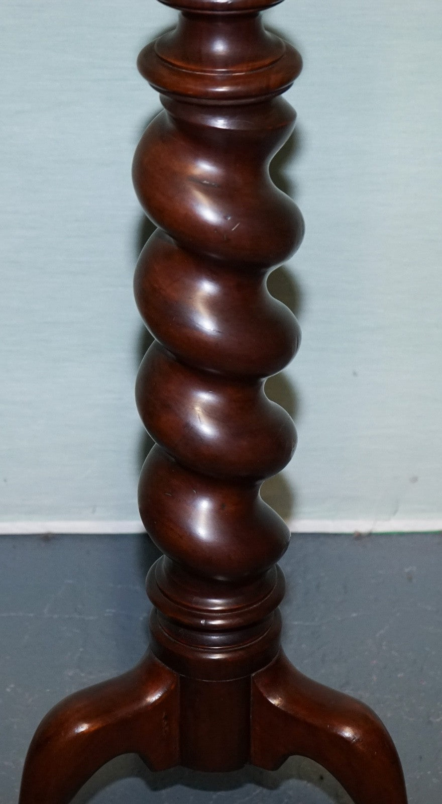 VINTAGE HARDWOOD BARLEY TWIST PEDESTAL PLANT STAND SIDE TABLE