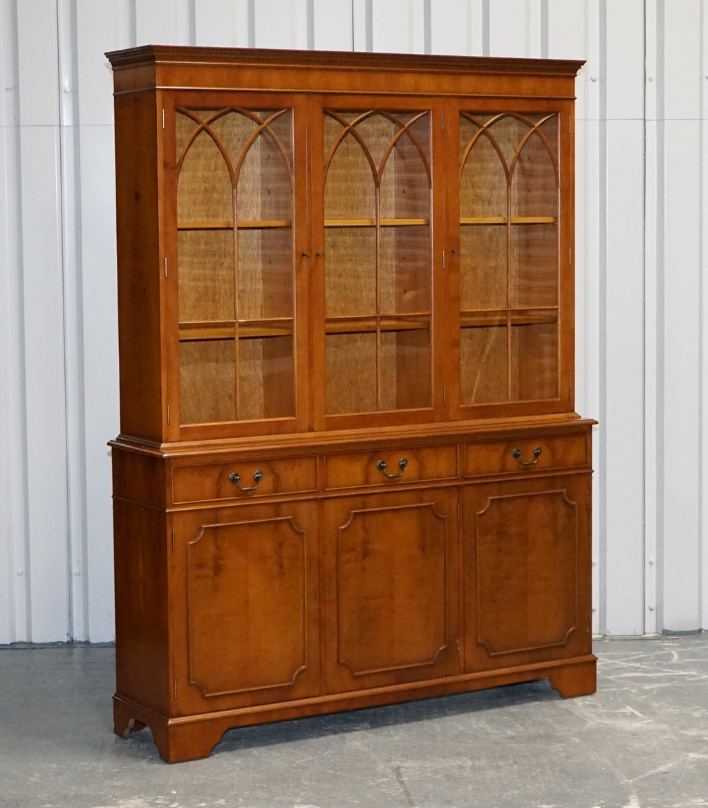 VINTAGE ENGLISH BURR YEW WOOD 3 DOOR GLAZED DISPLAY BOOKCASE CABiNET