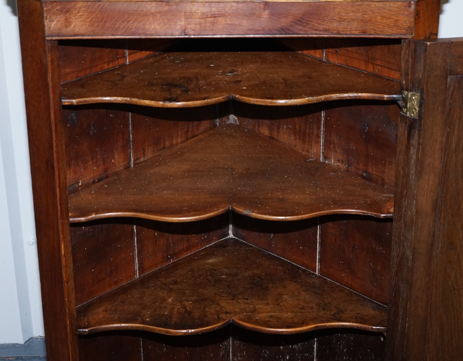 ANTIQUE ENGLISH OAK HANGING CORNER CUPBOARD CABINET