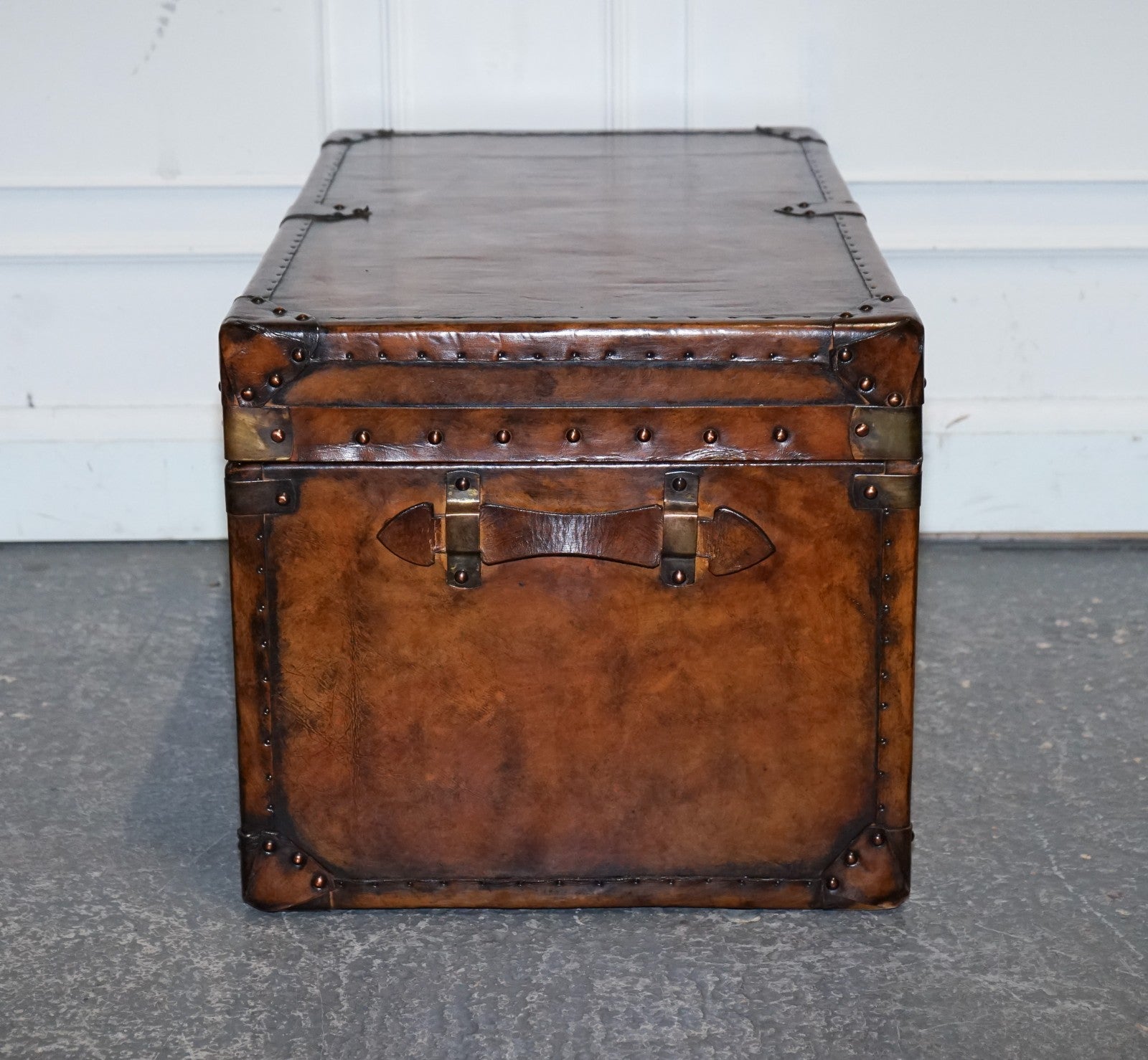 FULLY RESTORED HAND DYED BROWN LEATHER LOCKABLE STORAGE TRUNK