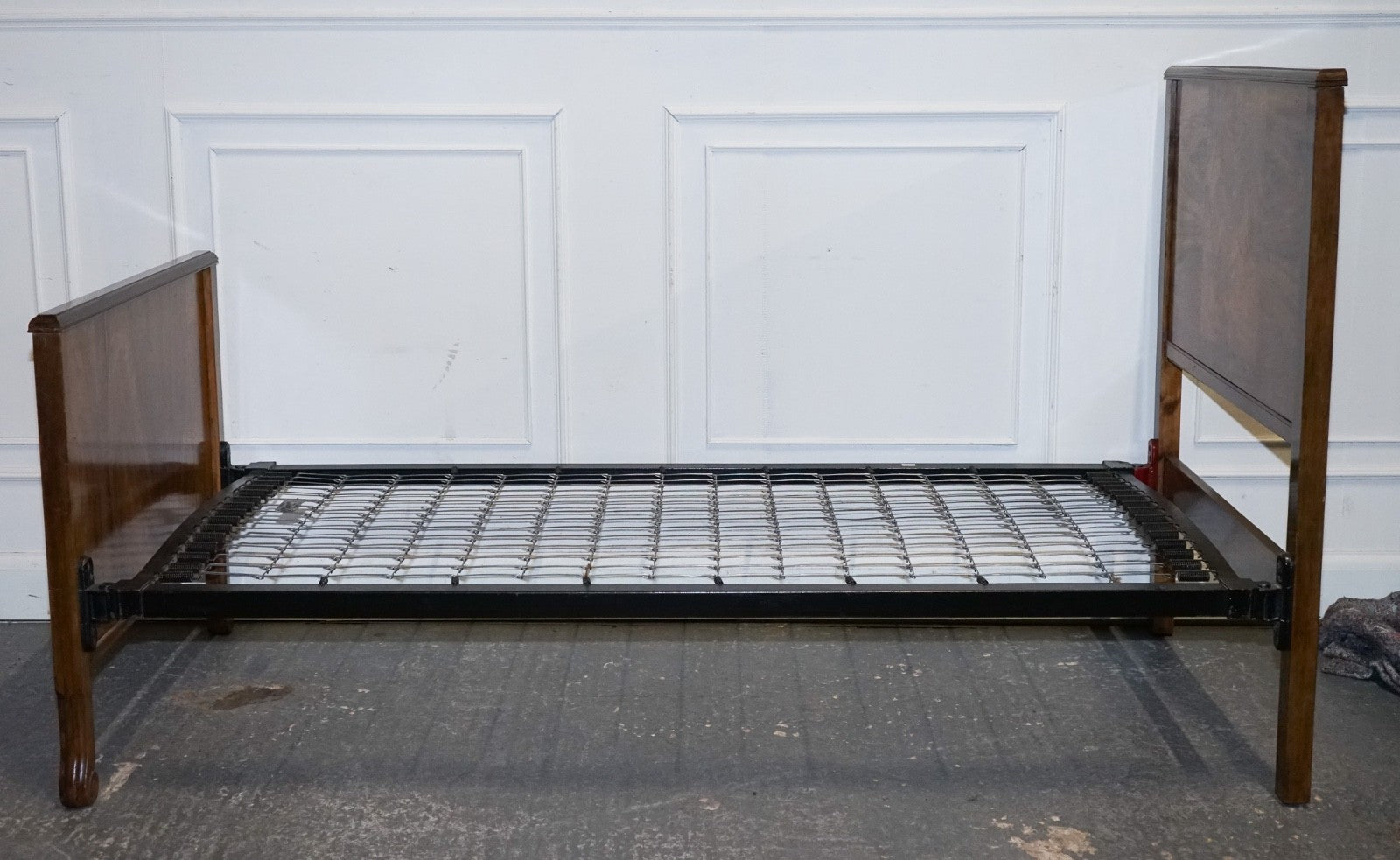 ART DECO BURR WALNUT DECORATIVE INLAID PANELS SINGLE BED (2/2)