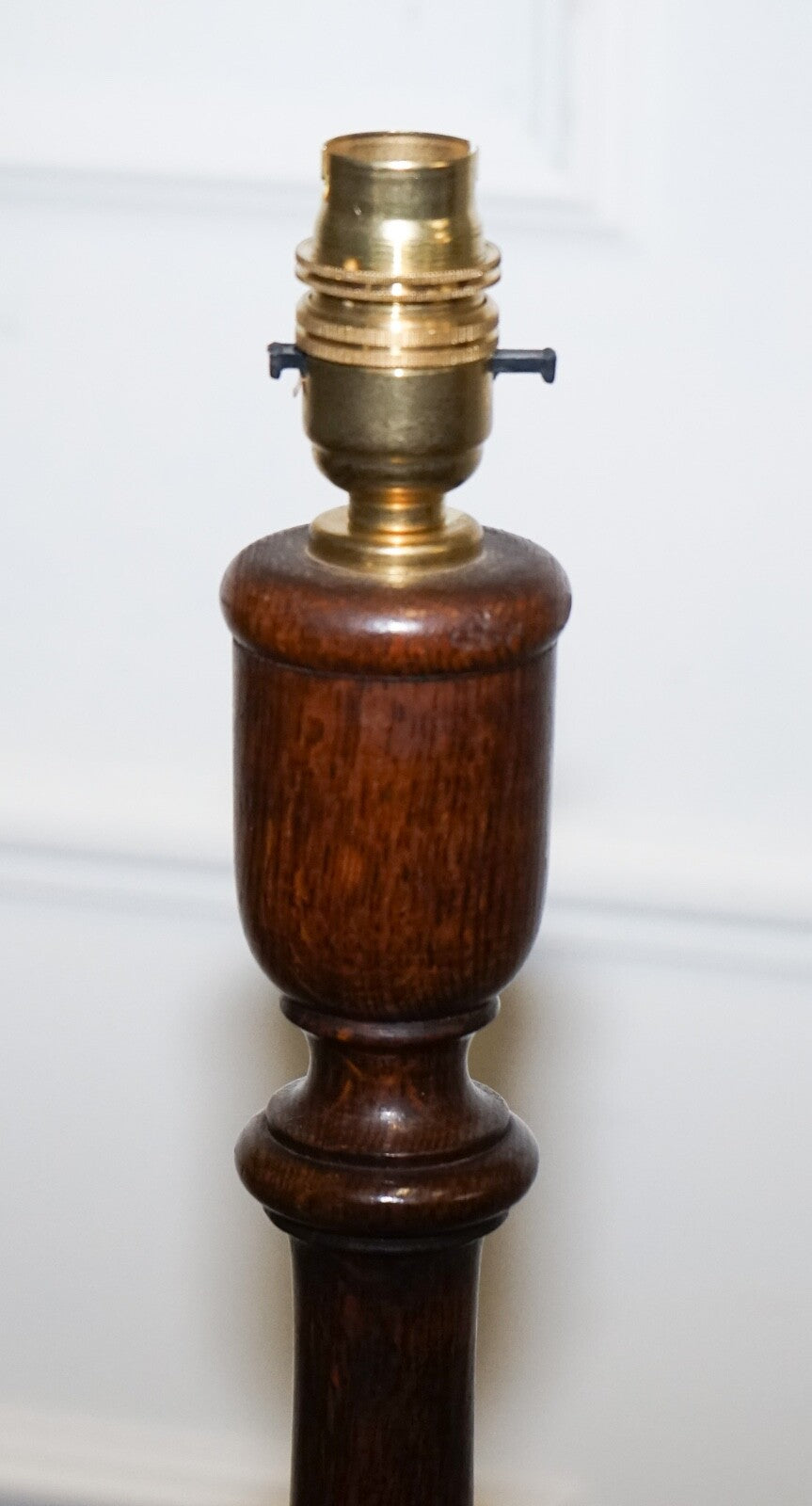 ANTIQUE TRADITIONAL OAK STANDARD FLOOR LAMP