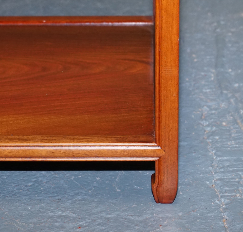 VINTAGE ORIENTAL CHINESE MiD CENTURY SIDE TABLE WiTH DRAWER AND SHELF