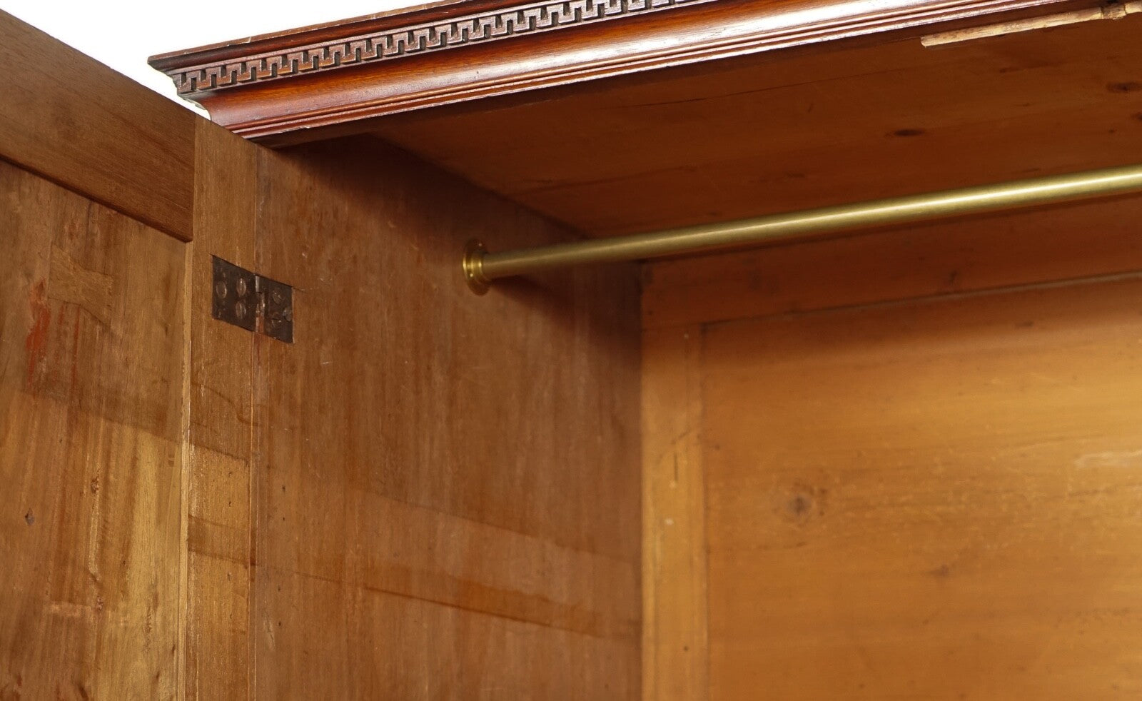 1800 ANTIQUE ENGLISH GEORGIAN FLAMED HARDWOOD LINEN PRESS WARDROBE ARMOIRE J1