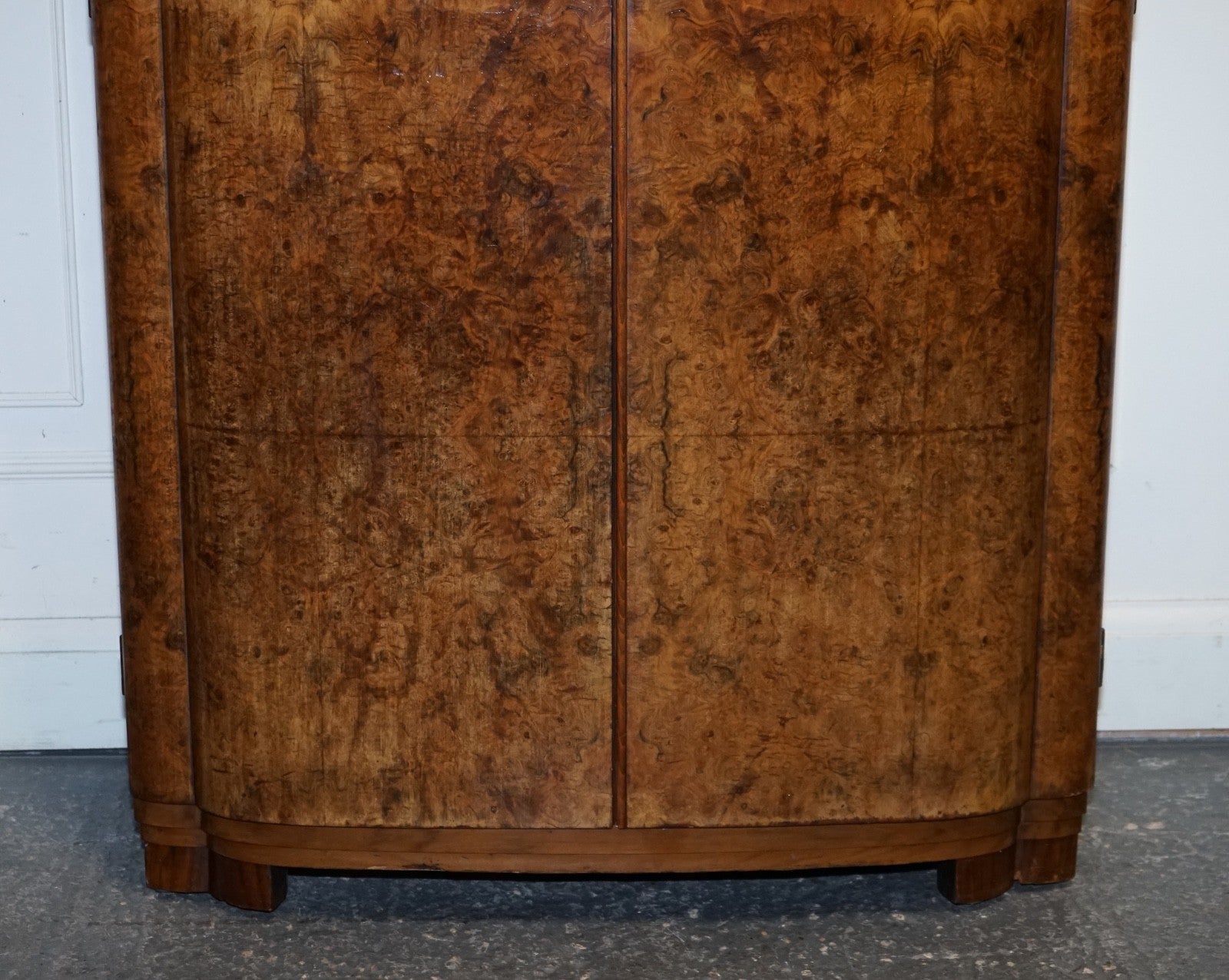 ANTIQUE CIRCA 1930'S ENGLISH BURR WALNUT ART DECO TWO DOOR WARDROBE WITH SHELVES