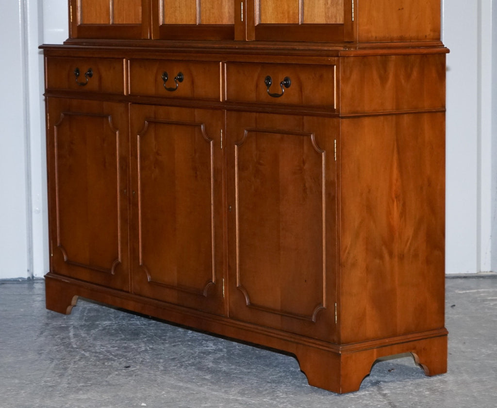 VINTAGE ENGLISH BURR YEW WOOD 3 DOOR GLAZED DISPLAY BOOKCASE CABiNET