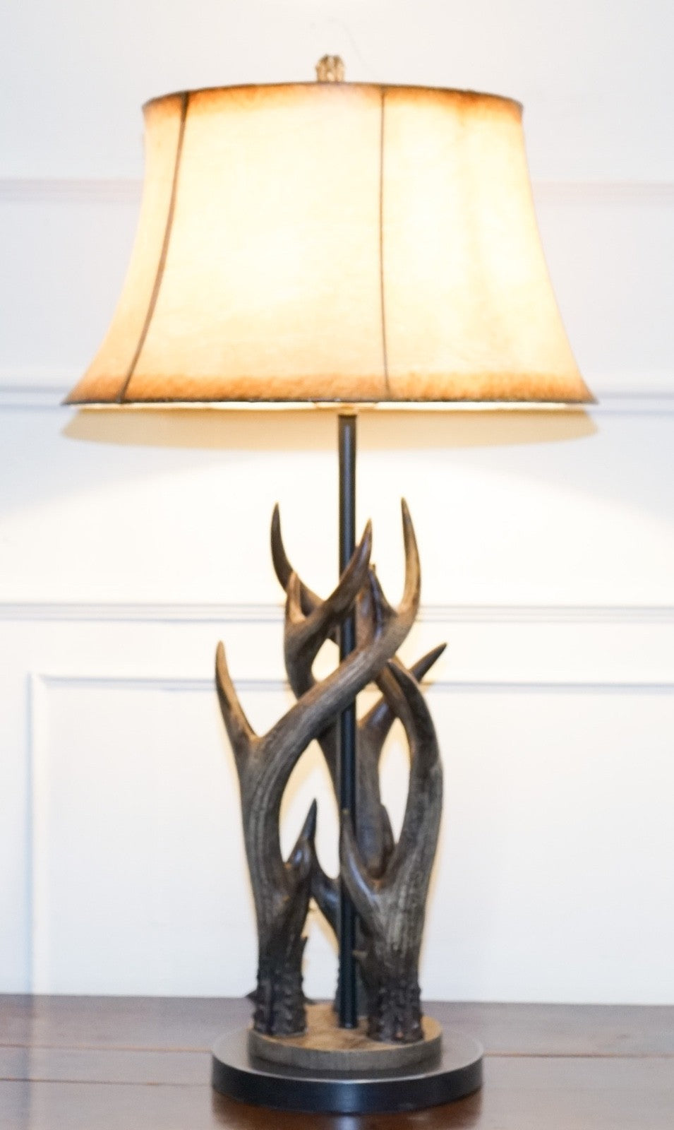 VINTAGE RUSTIC COUNTRY FAUX ANTLER TABLE LAMP WITH MATCHING SHADE
