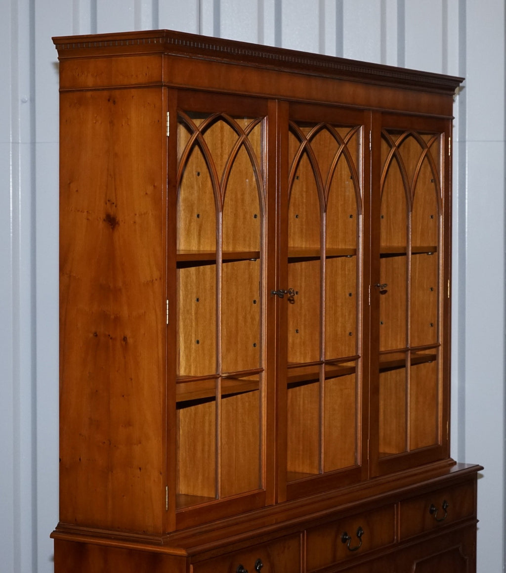VINTAGE ENGLISH BURR YEW WOOD 3 DOOR GLAZED DISPLAY BOOKCASE CABiNET