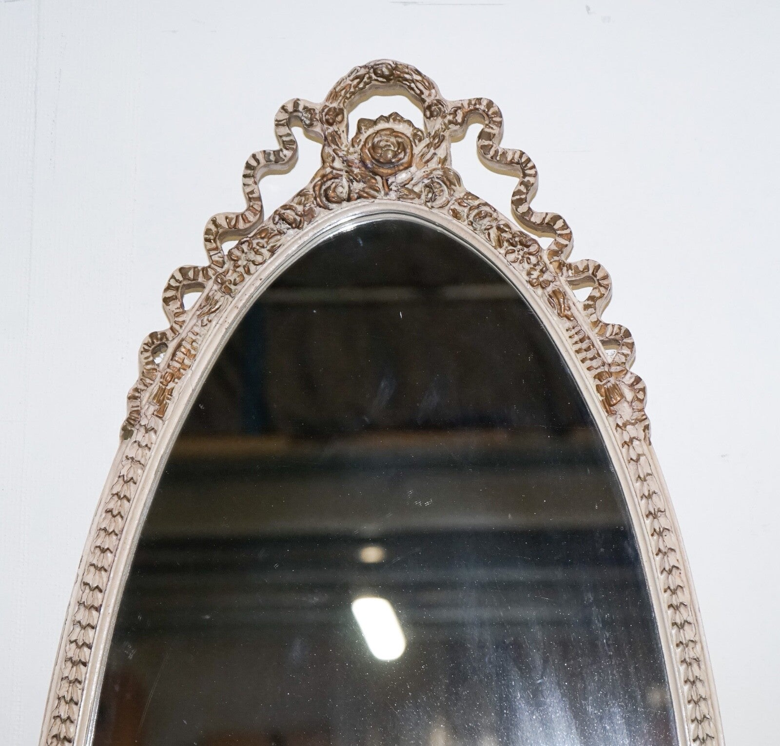 BEAUTIFUL VINTAGE OVAL LONG WALL CARVED FRENCH MiRROR